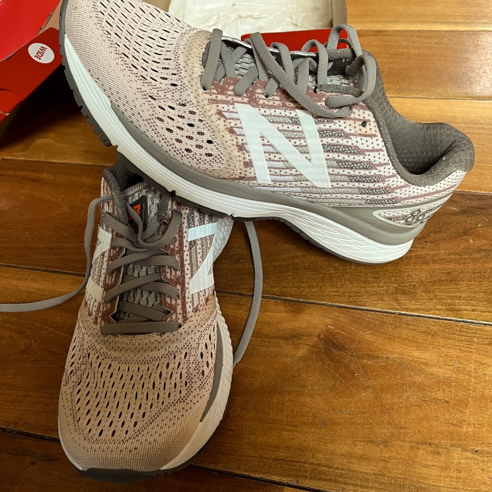Women’s New Balance 860v9 running size 9.5 Wide
